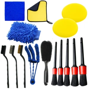 Kit complet de detailing auto et moto : chiffons, gant chenille, brosses à roue, mitaines et applicateurs